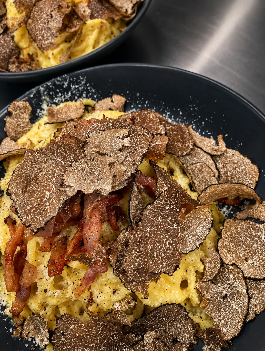 Uova morbide con tartufo nero, un nostro piatto
