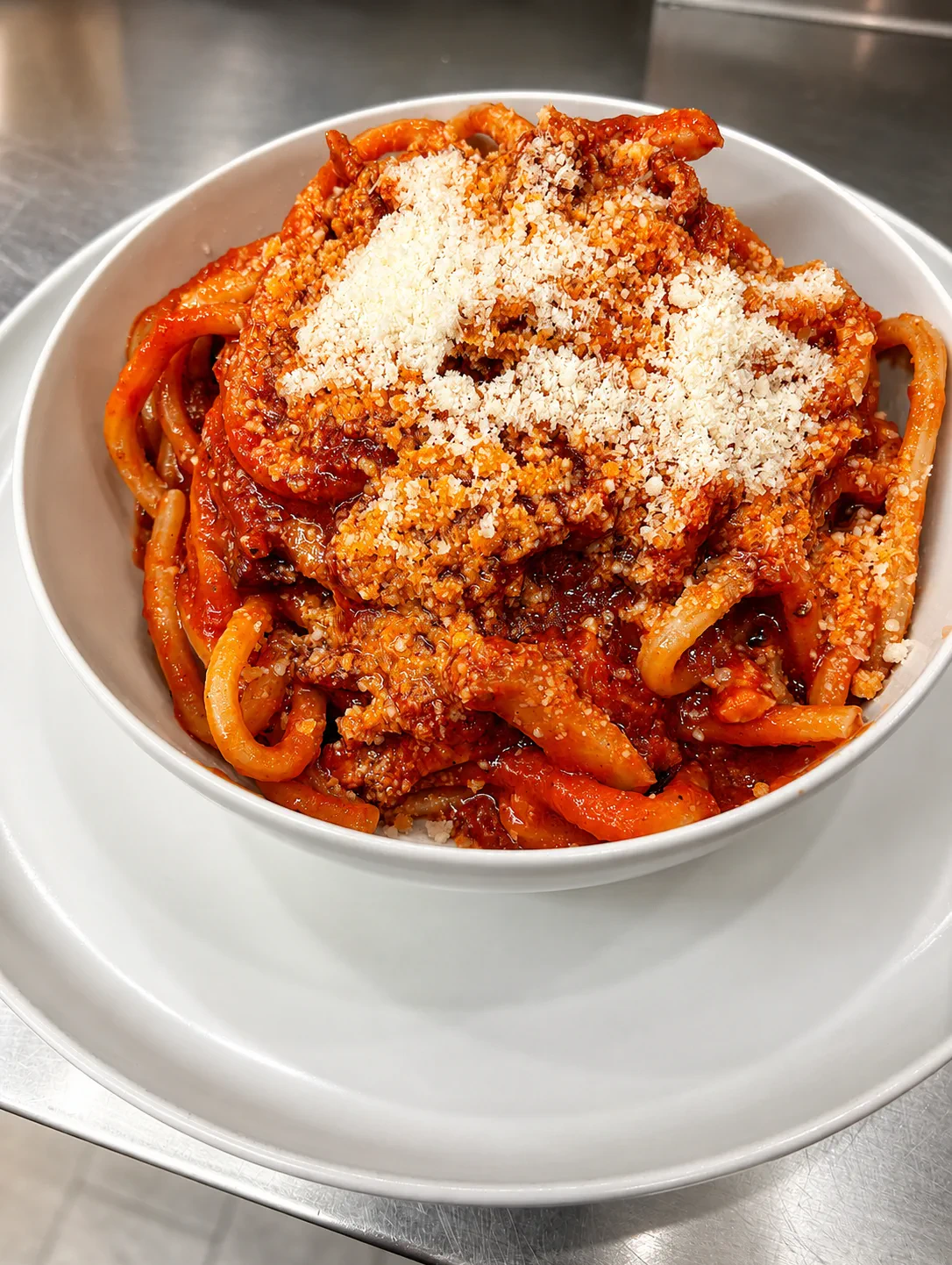 Pasta al sugo con pecorino